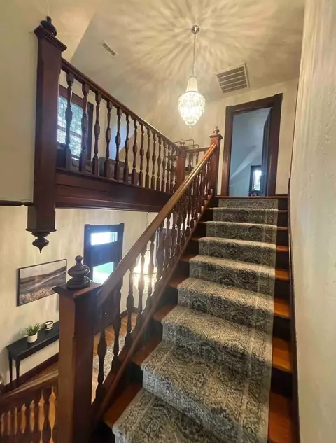 Entry Way - 811 W Walnut St, Springfield, MO 65806 photo 21 of 26