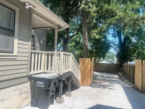 Exterior - 811 W Walnut St, Springfield, MO 65806 photo 10 of 22