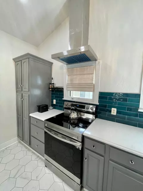 Kitchen - 811 W Walnut St, Springfield, MO 65806 photo 4 of 6