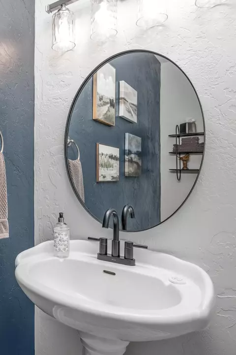 Bath - 811 W Walnut St, Springfield, MO 65806 photo 2 of 17