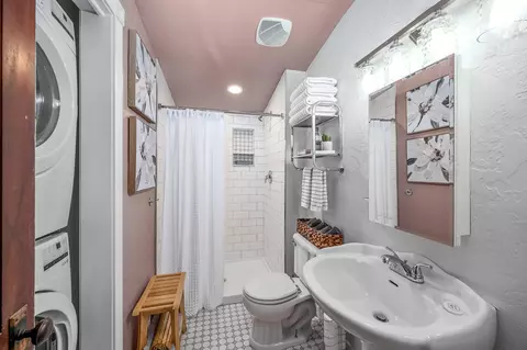 Bath - 811 W Walnut St, Springfield, MO 65806 photo 14 of 17