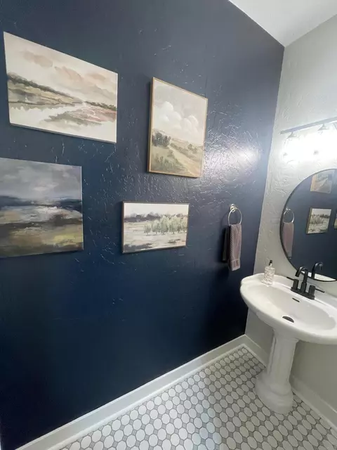 Bath - 811 W Walnut St, Springfield, MO 65806 photo 1 of 17