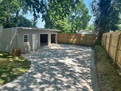 Exterior - 811 W Walnut St, Springfield, MO 65806 photo 18 of 22