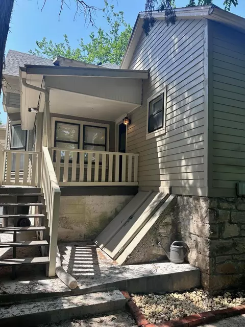 Exterior - 811 W Walnut St, Springfield, MO 65806 photo 13 of 22