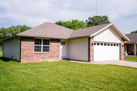 1618 N Engel Ave, Springfield, MO 65803