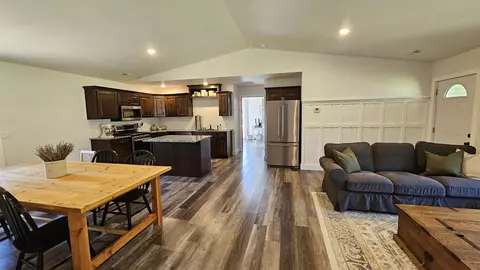 207 E Clouse St, Mountain Grove, MO 65711 photo 5