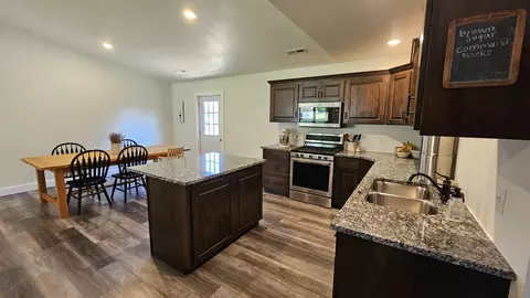 207 E Clouse St, Mountain Grove, MO 65711 photo 8