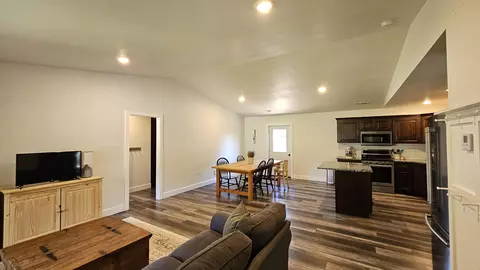 207 E Clouse St, Mountain Grove, MO 65711 photo 10