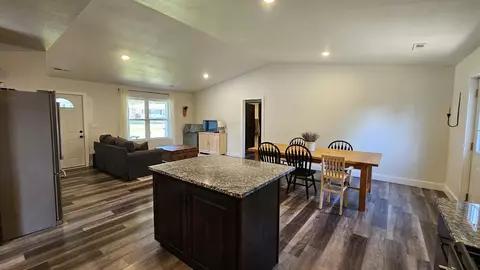 207 E Clouse St, Mountain Grove, MO 65711 photo 9
