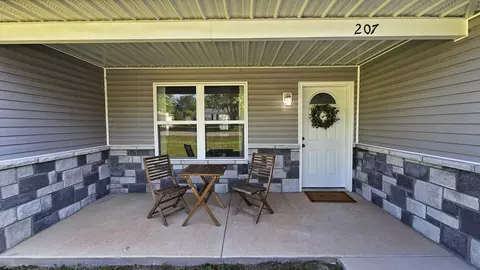 207 E Clouse St, Mountain Grove, MO 65711 photo 2