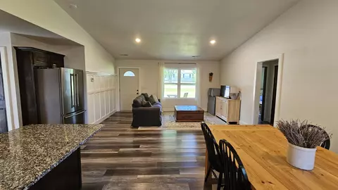 207 E Clouse St, Mountain Grove, MO 65711 photo 4