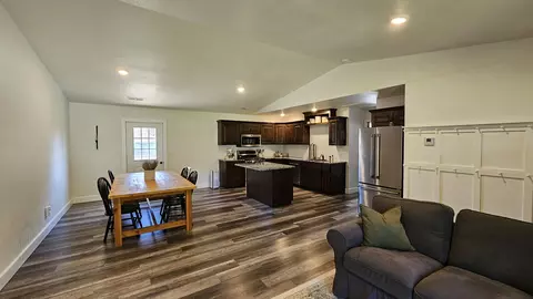 207 E Clouse St, Mountain Grove, MO 65711 photo 6