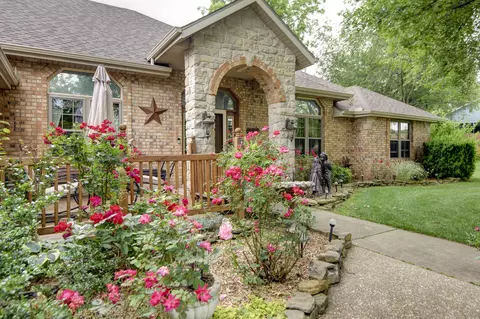 504 N Persimmon Dr, Nixa, MO 65714 photo 2