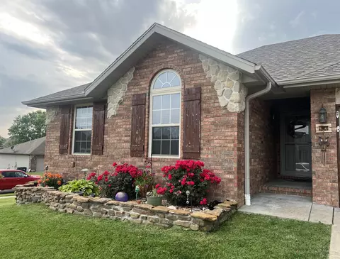 1301 N Crestview Ct, Ozark, MO 65721 photo 2