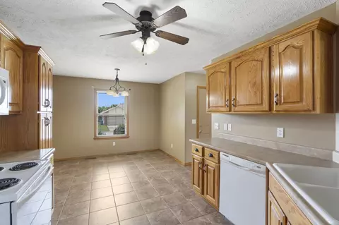 4429 W Madison St, Springfield, MO 65802 photo 12