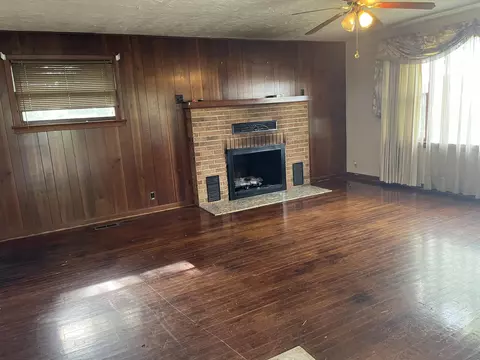 611 W College St, Branson, MO 65616 photo 3