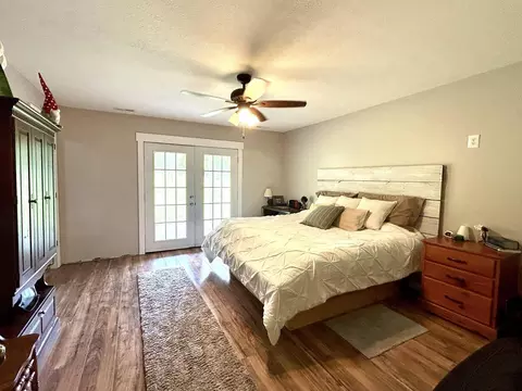 Bedroom - 443 County Road 955, Squires, MO 65755 photo 4 of 13