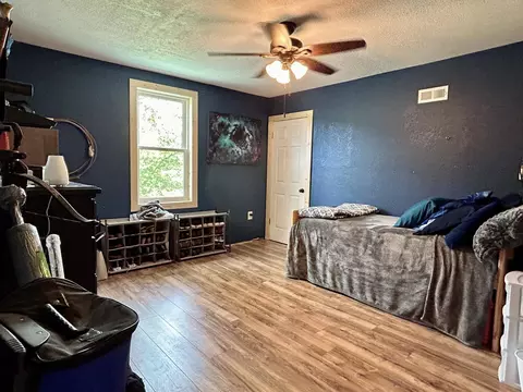 Bedroom - 443 County Road 955, Squires, MO 65755 photo 7 of 13