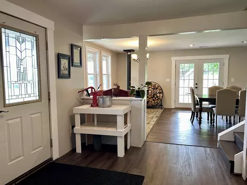 Entry Way - 443 County Road 955, Squires, MO 65755 photo 2 of 5