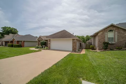 3476 W Sagamont St, Springfield, MO 65807 photo 4