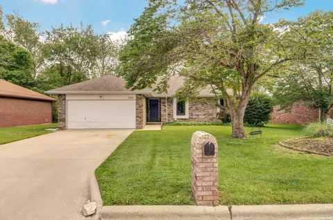 2352 E Harrison St, Springfield, MO 65802