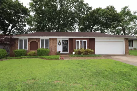 2944 E Linwood St, Springfield, MO 65804