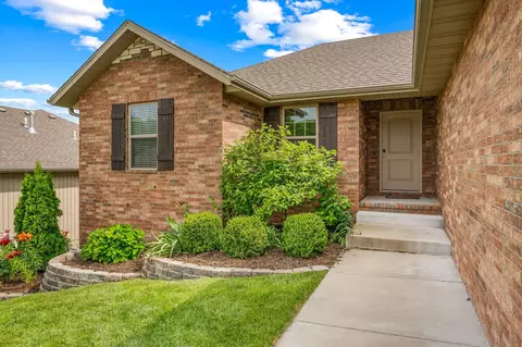 1054 E Lakota St, Nixa, MO 65714 photo 3
