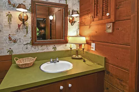 Bath - 4541 N Lanier Ln, Springfield, MO 65803 photo 4 of 9