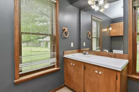 Bath - 4541 N Lanier Ln, Springfield, MO 65803 photo 9 of 9
