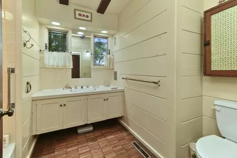 Bath - 4541 N Lanier Ln, Springfield, MO 65803 photo 1 of 9