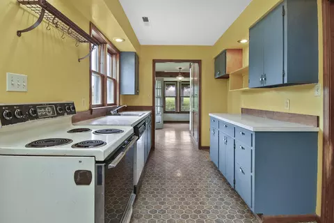 Kitchen - 4541 N Lanier Ln, Springfield, MO 65803 photo 13 of 17
