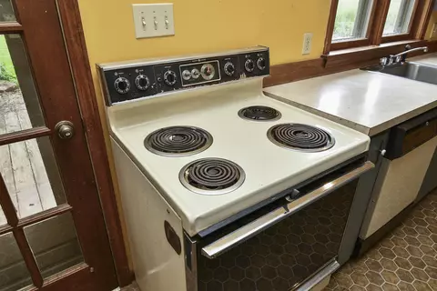 Kitchen - 4541 N Lanier Ln, Springfield, MO 65803 photo 16 of 17