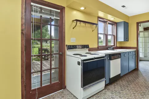 Kitchen - 4541 N Lanier Ln, Springfield, MO 65803 photo 14 of 17