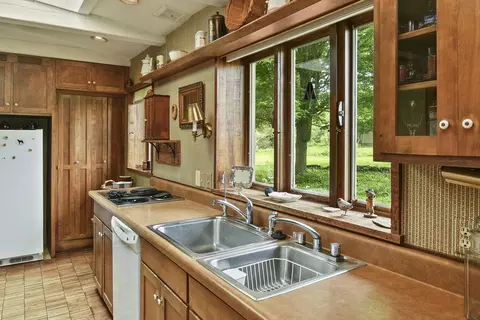 Kitchen - 4541 N Lanier Ln, Springfield, MO 65803 photo 5 of 17