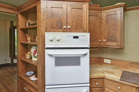 Kitchen - 4541 N Lanier Ln, Springfield, MO 65803 photo 8 of 17
