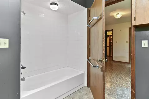 Bath - 4541 N Lanier Ln, Springfield, MO 65803 photo 8 of 9