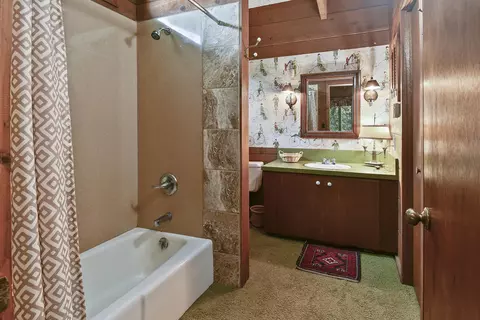 Bath - 4541 N Lanier Ln, Springfield, MO 65803 photo 5 of 9