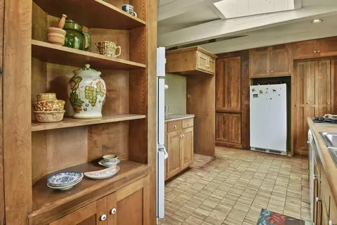 Kitchen - 4541 N Lanier Ln, Springfield, MO 65803 photo 4 of 17