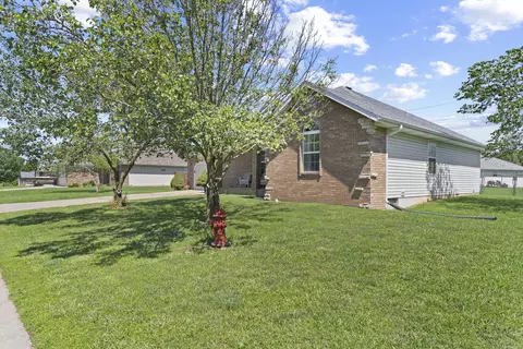 301 Redbud St, Sparta, MO 65753 photo 3