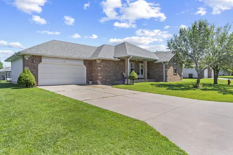 301 Redbud St, Sparta, MO 65753 photo 2