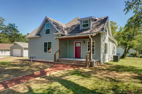 404 E Rock St, Aurora, MO 65605 photo 1