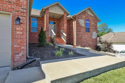 1084 E Daisy Falls Dr, Nixa, MO 65714 photo 2