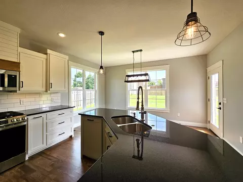 698 E Wright Dr, Willard, MO 65781 photo 10
