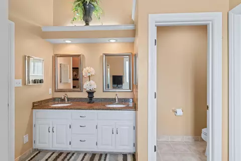 Bath - 6273 S Riverglen Rd, Ozark, MO 65721 photo 2 of 5