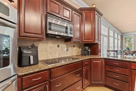 Kitchen - 6273 S Riverglen Rd, Ozark, MO 65721 photo 6 of 8