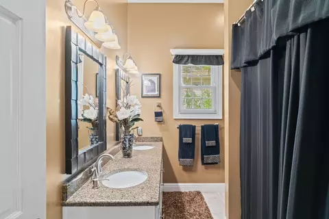 Bath - 6273 S Riverglen Rd, Ozark, MO 65721 photo 4 of 5