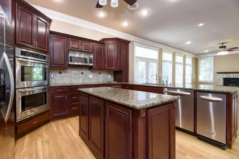 Kitchen - 6273 S Riverglen Rd, Ozark, MO 65721 photo 3 of 8