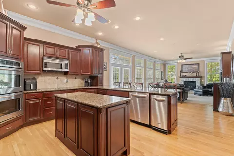 Kitchen - 6273 S Riverglen Rd, Ozark, MO 65721 photo 4 of 8