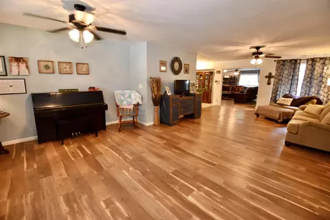 2460 S Virginia Ave, Springfield, MO 65807 photo 6