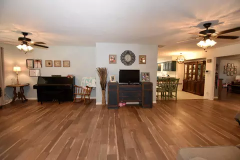2460 S Virginia Ave, Springfield, MO 65807 photo 9